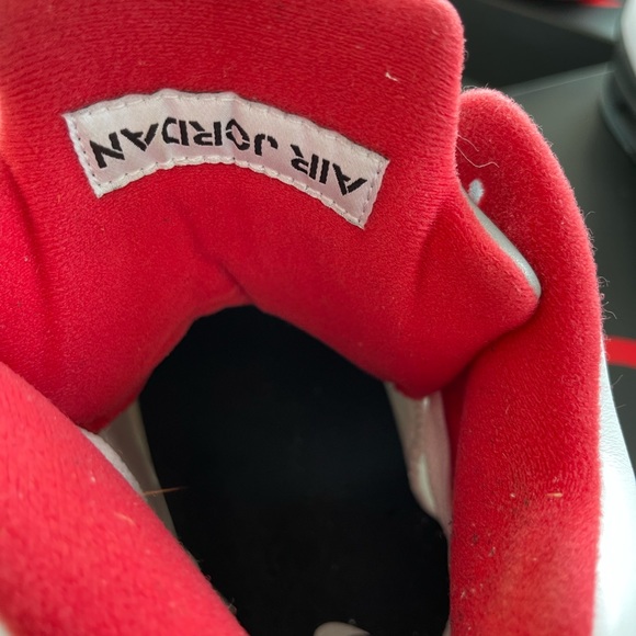 Selling my 4s and last dance Jordan’s size 12 - Picture 6 of 8